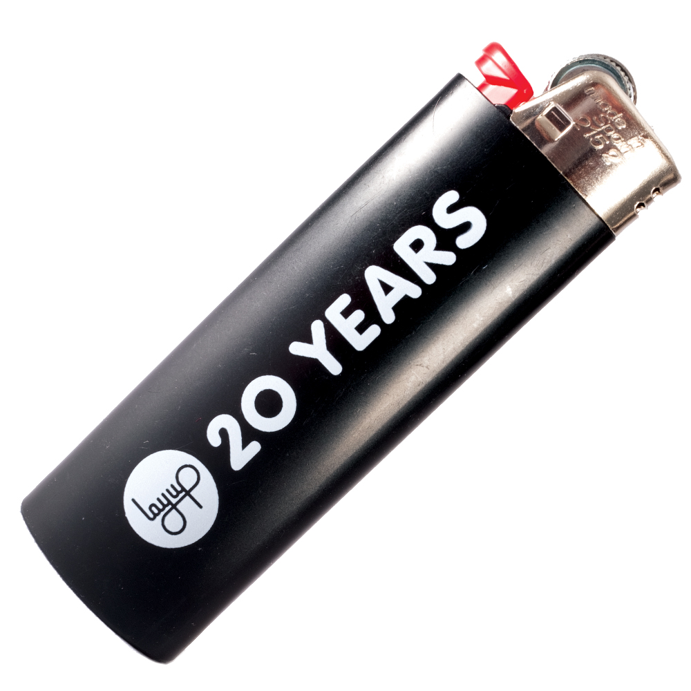 LAYUP Feuerzeug 20 YEARS LOGO - black