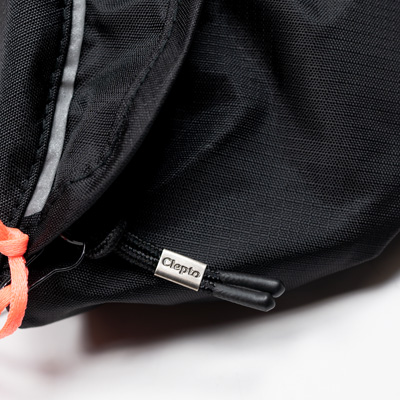 Hipbag-tap-m-black-detail1.jpg