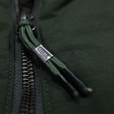 Jacke-cityhooded-light-oilgreen-detail2.jpg