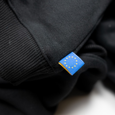 Trademark-crewneck-black-detail1.jpg