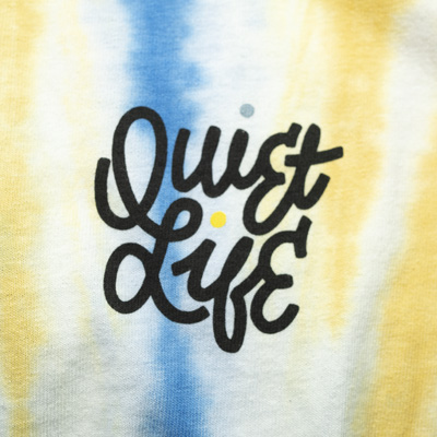Tshirt-aussie-tie-dye-white-yellow-blue-detail-2.jpg