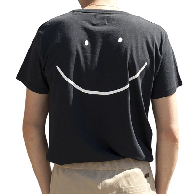 Tshirt-mega-happy-backprint-black-2.jpg