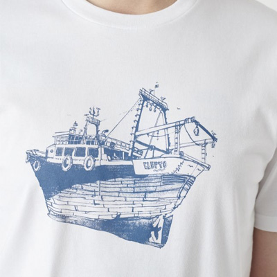 Tshirt-tugger-white-3.jpg