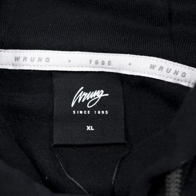 Wrung-hoody-essential-black-blue-detail-1.jpg