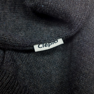 crewneck-ligull-heather-darkgray-detail1.jpg