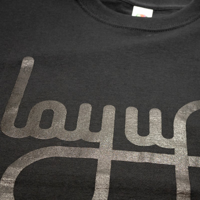 t-shirt-layup-logo-black-black-detail-1.jpg