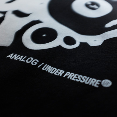 underpressure-analog-hoodie-schwarz-detail2.jpg